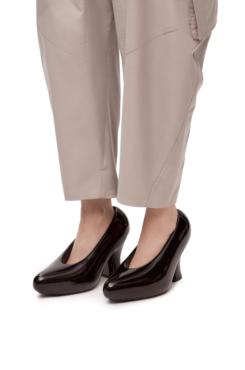 Loewe Comic lacquered foam pump in light foam rubber outlook