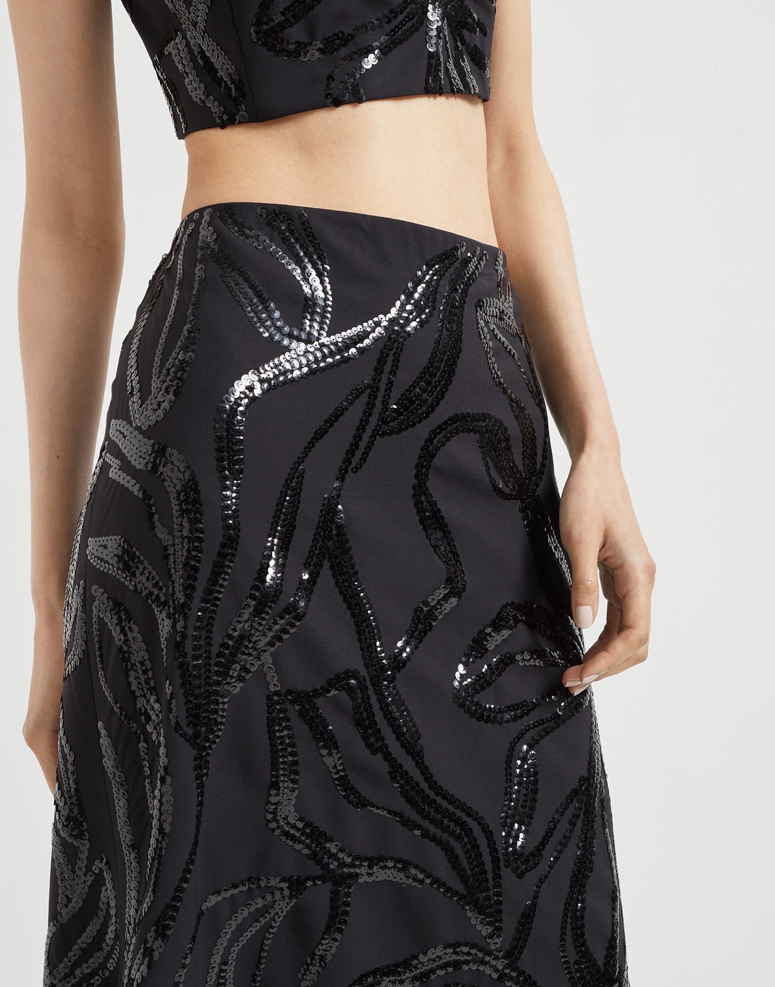Tropical luxury wool long mermaid skirt with dazzling floral embroidery - 3