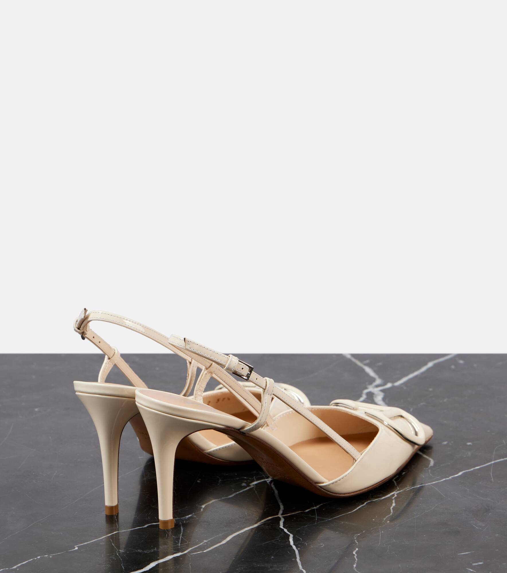 VLogo Signature patent leather slingback pumps - 3