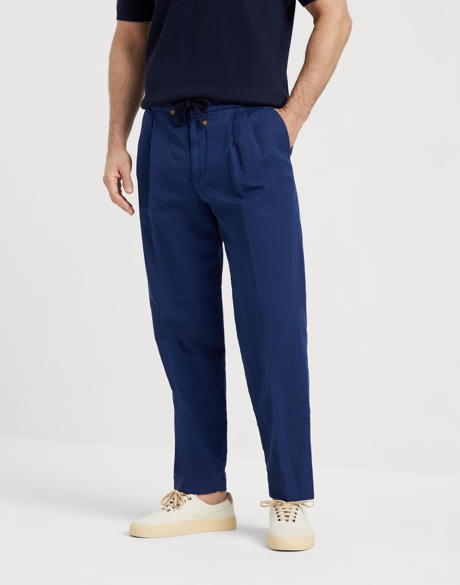 Brunello Cucinelli Garment-dyed leisure fit trousers in twisted linen and cotton  gabardine with drawstring and double p | REVERSIBLE