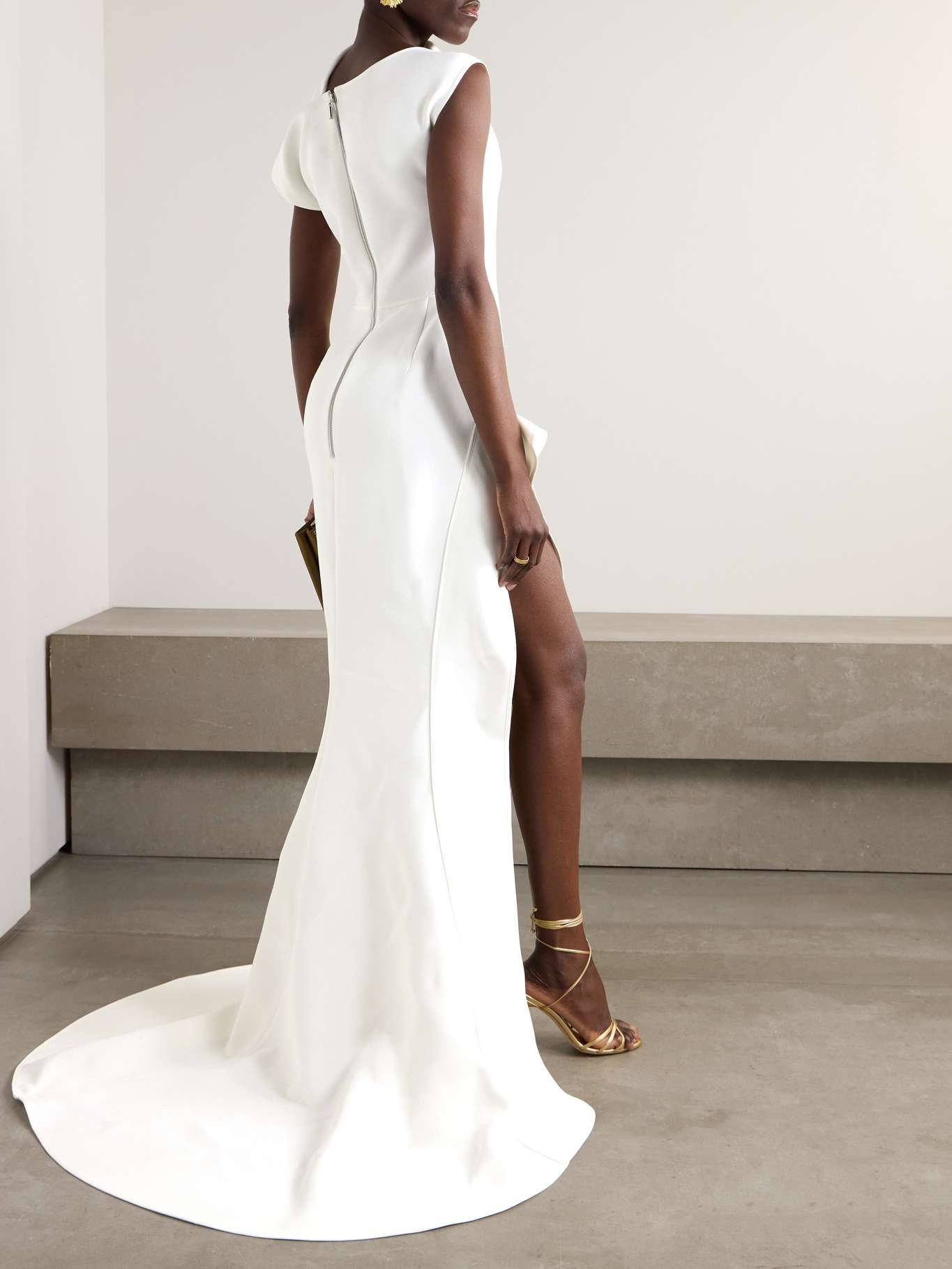 Victoire asymmetric gathered crepe gown White - 6