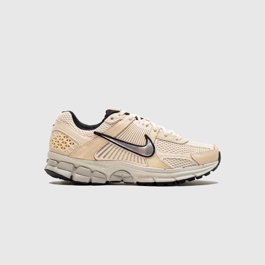 ぷぅすけVOMEROw28m27.5 Nike Women's Zoom Vomero 5 Phantom – Puffer Reds