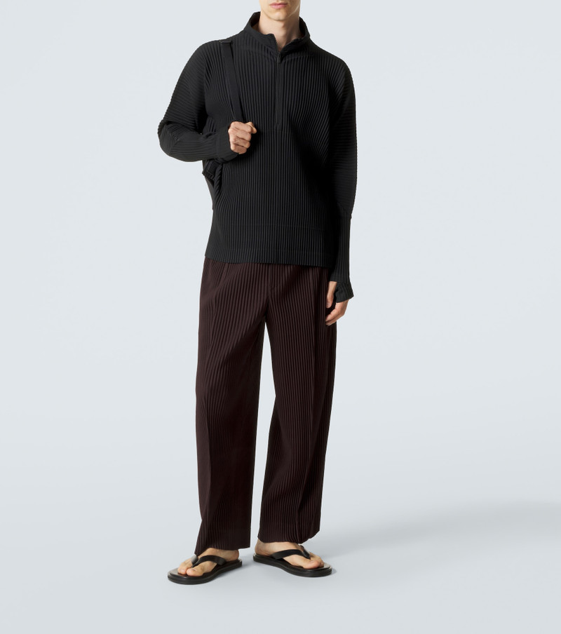 ISSEY MIYAKE Monthly Colors: March pleated top outlook