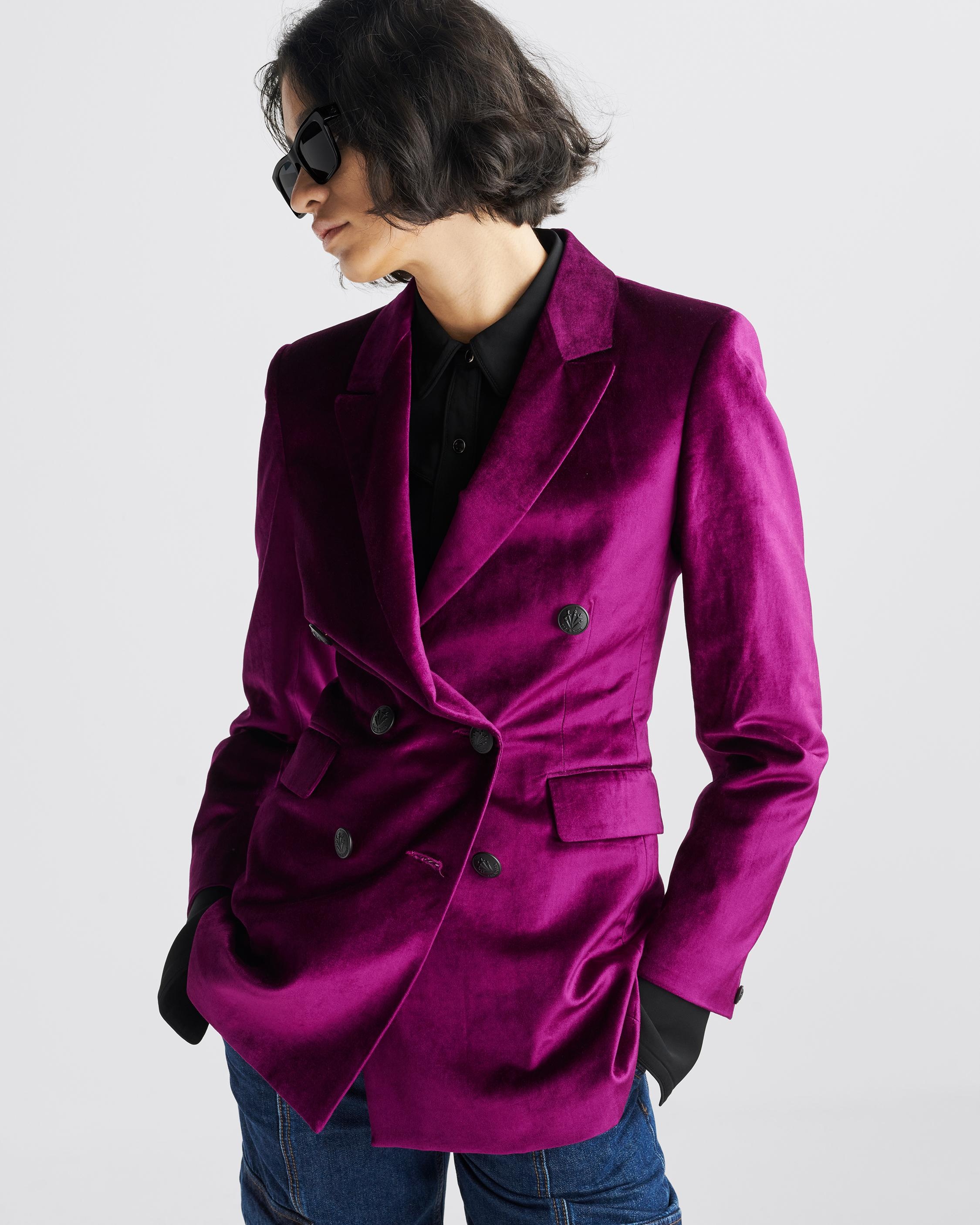 Opal Velvet Blazer
Classic Fit - 2