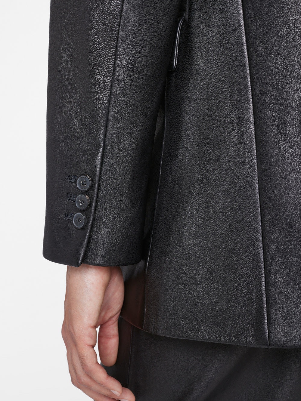 The Oversized Leather Blazer in Noir - 5