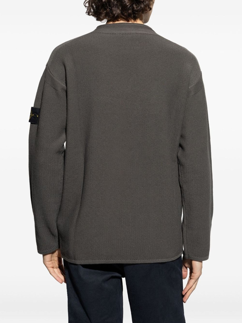 Compass-badge knitted sweater 4