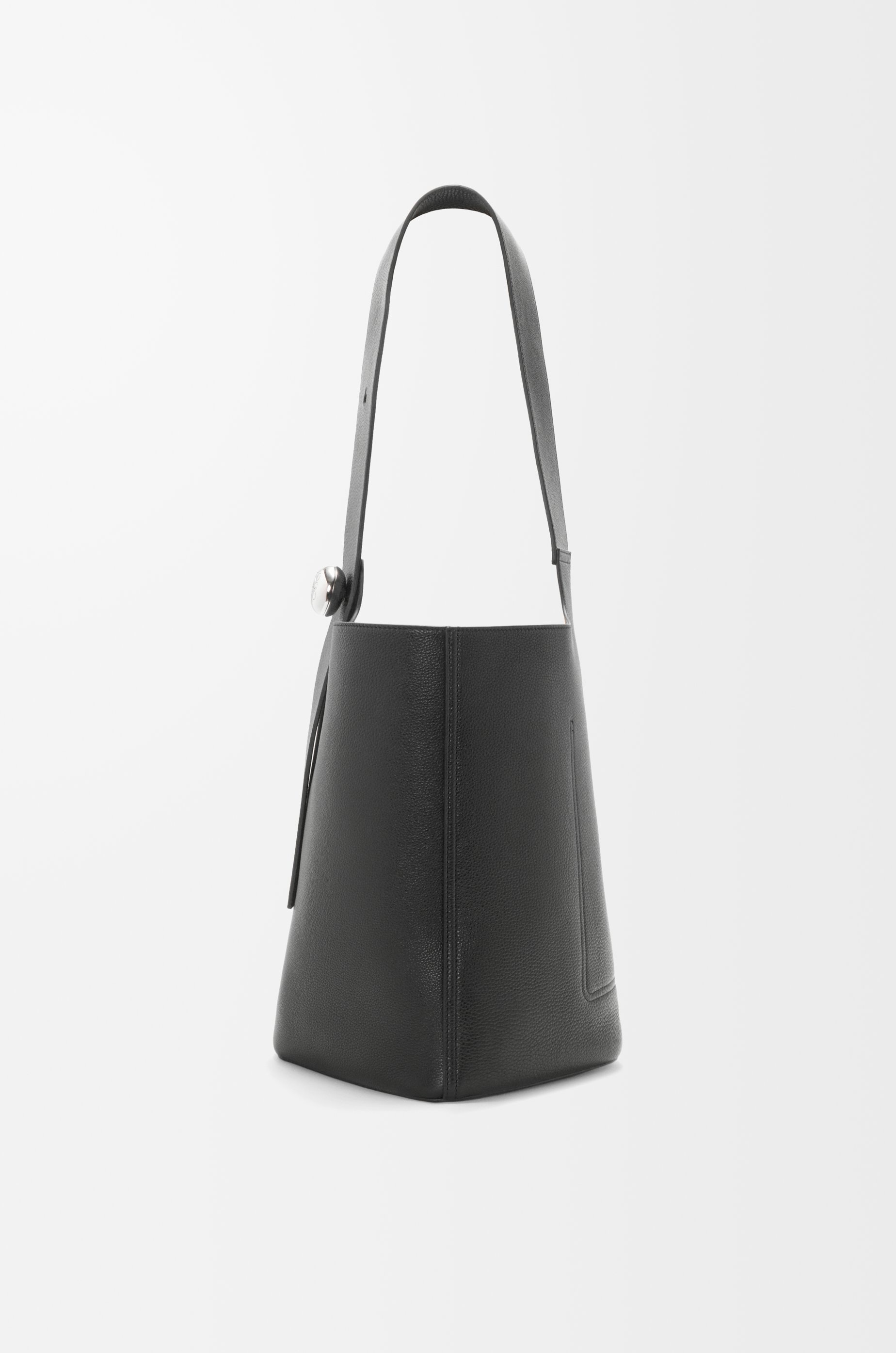 Large Pebble bucket in supple grained calfskin - 5