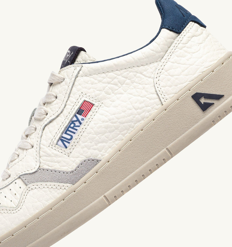 MEDALIST LOW SNEAKERS IN LEATHER COLOR ENSIGN BLUE AND PEROSCOPE 6