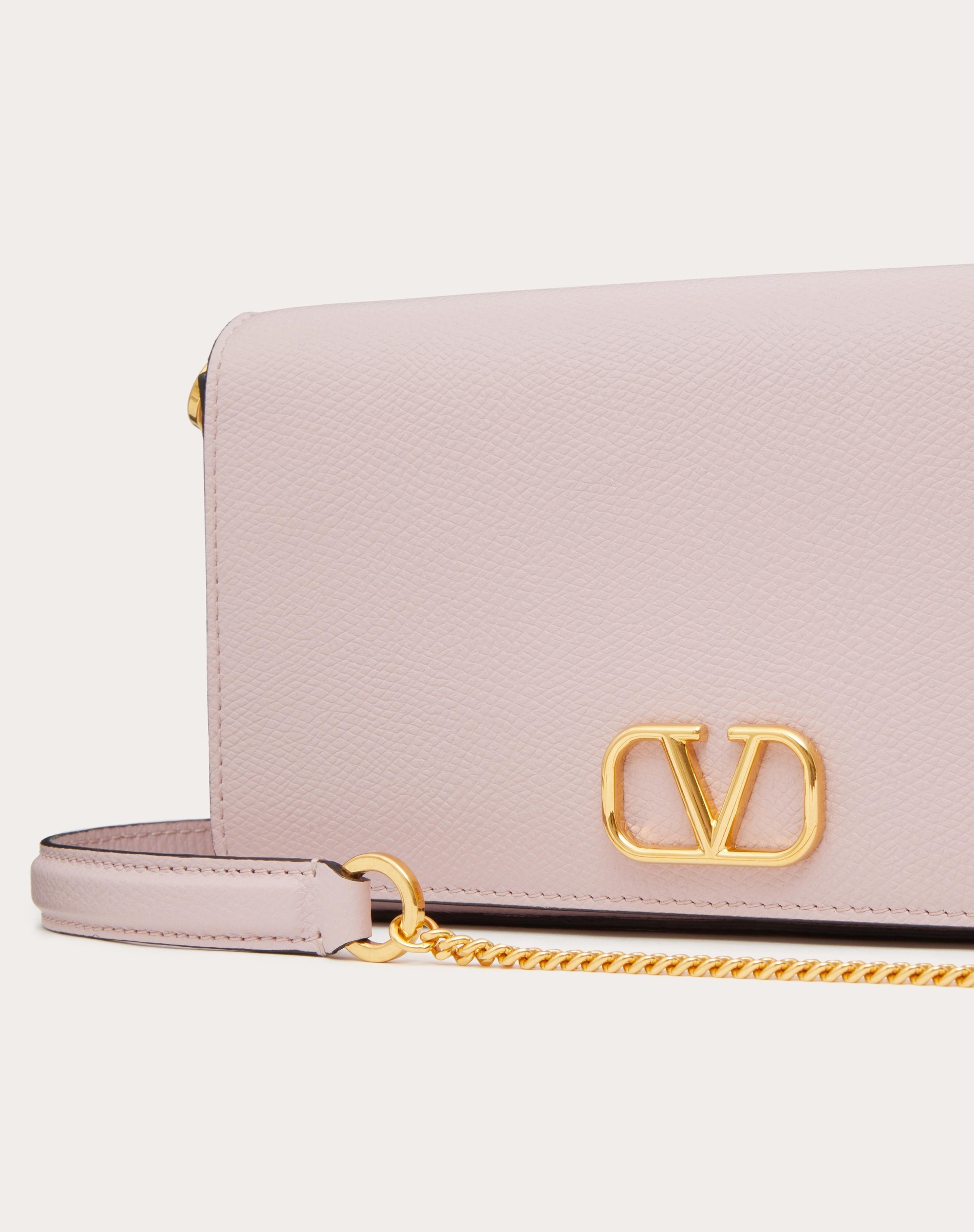 VLOGO SIGNATURE GRAINY CALFSKIN POUCH WITH CHAIN - 7