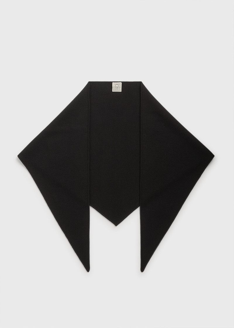 Triangle wool scarf black 4