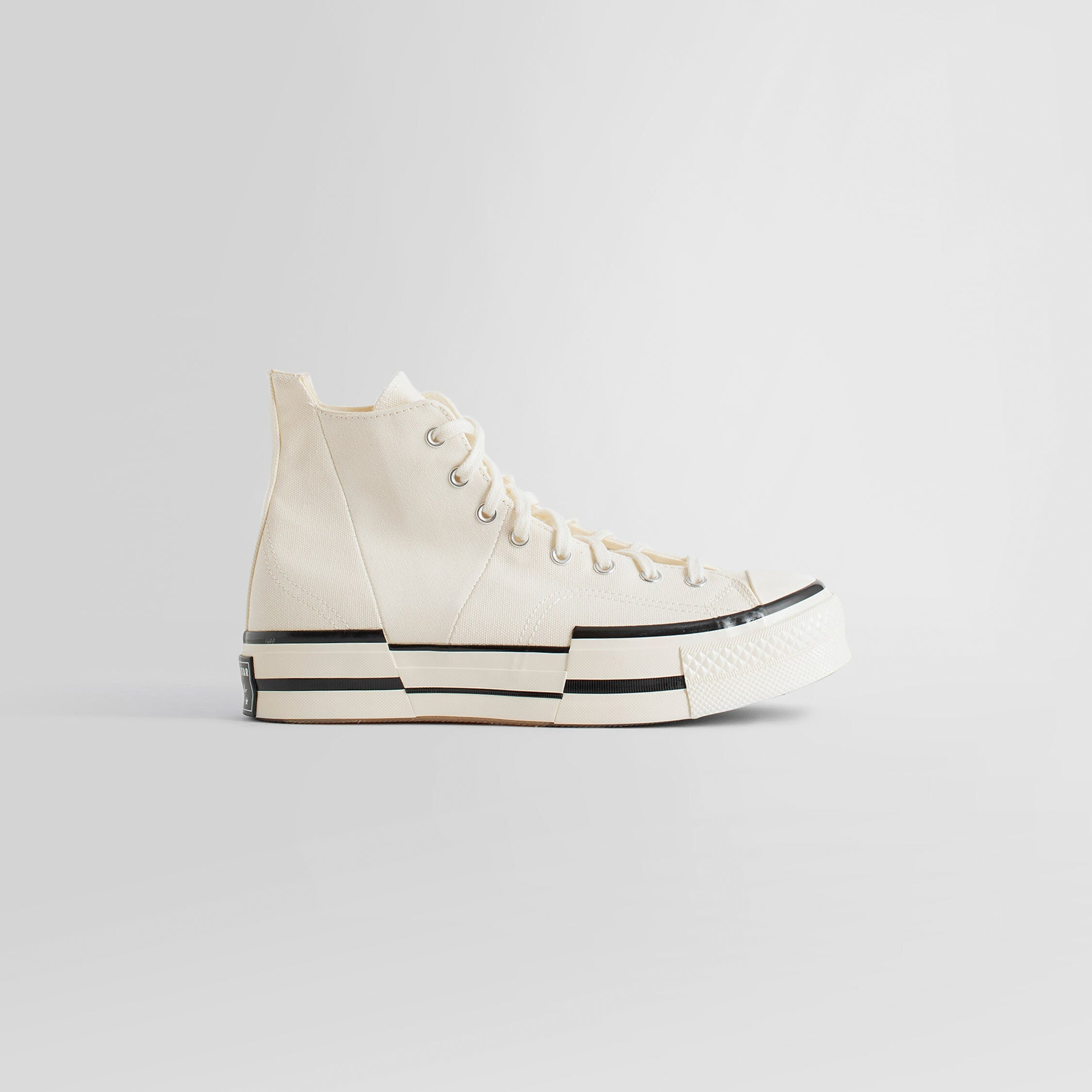 CONVERSE UNISEX WHITE SNEAKERS - 6