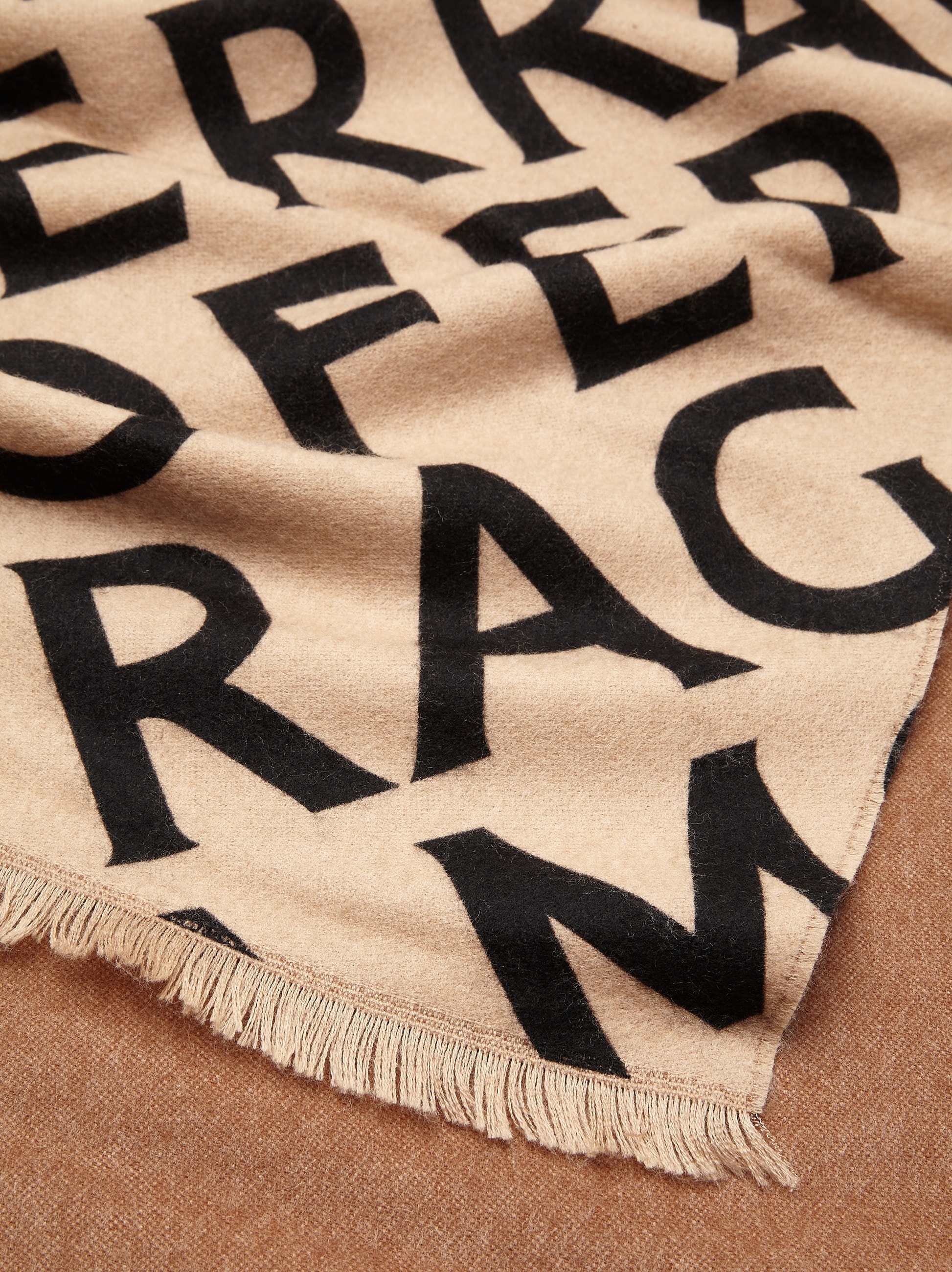 Double scarf with lettering - 4