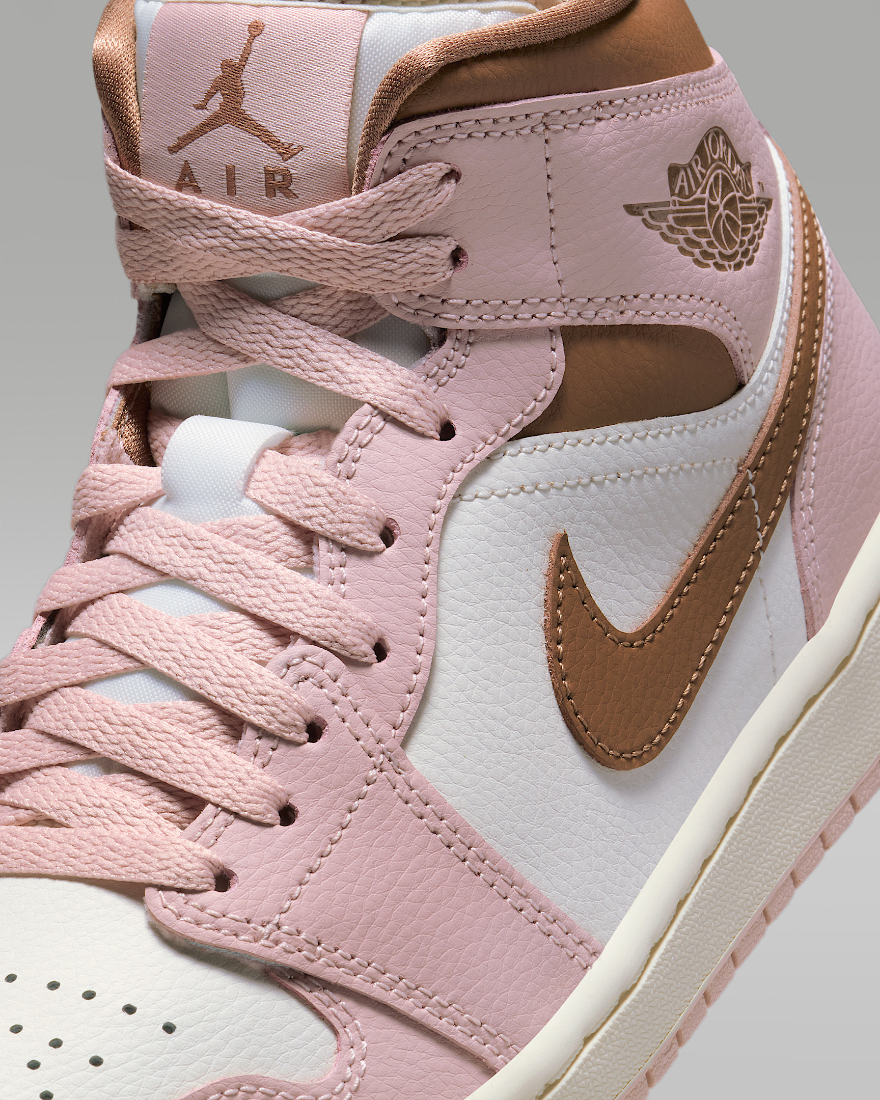 Air Jordan 1 Mid Women's Shoes - 7