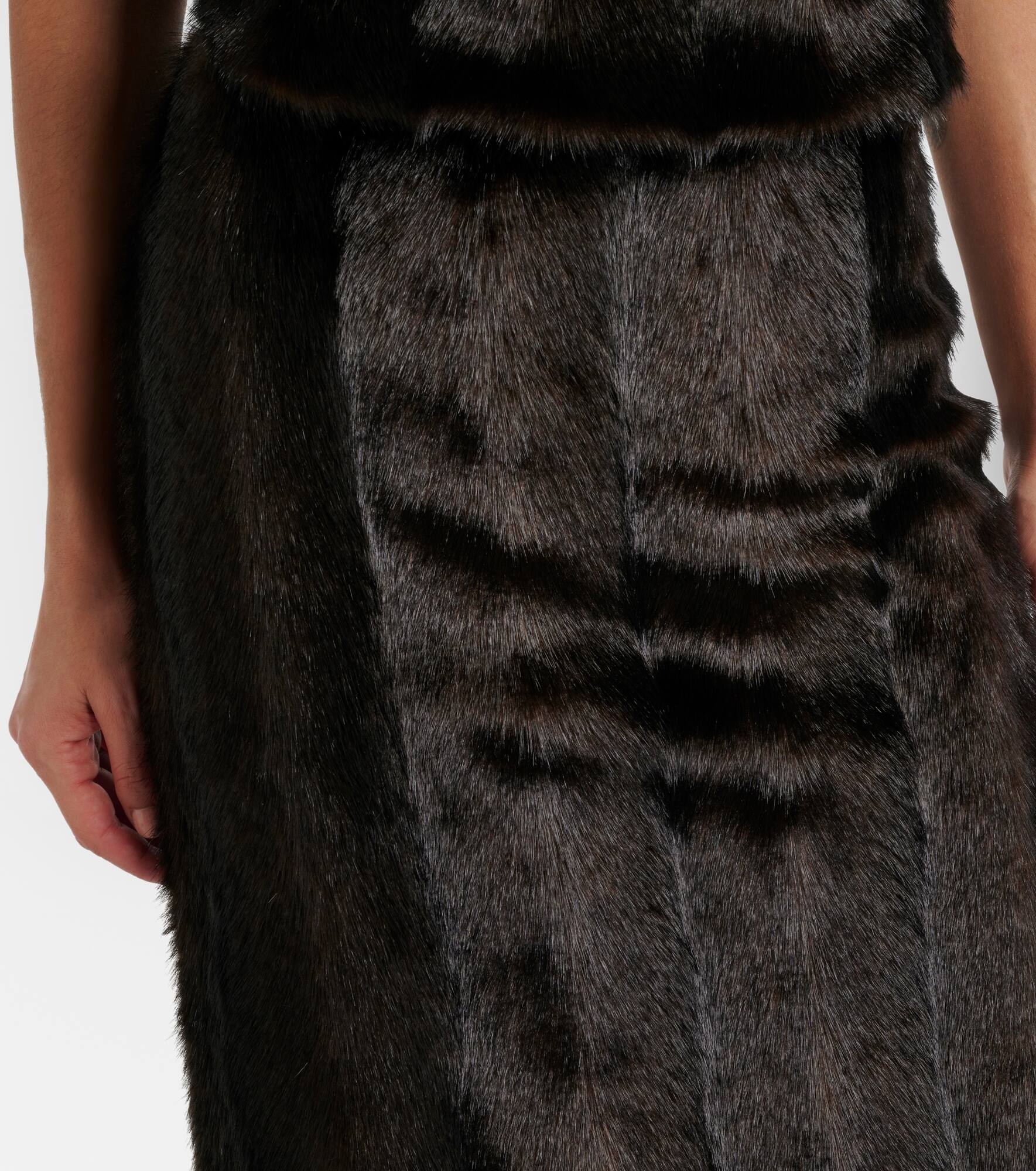 Low-rise faux fur pencil skirt - 4