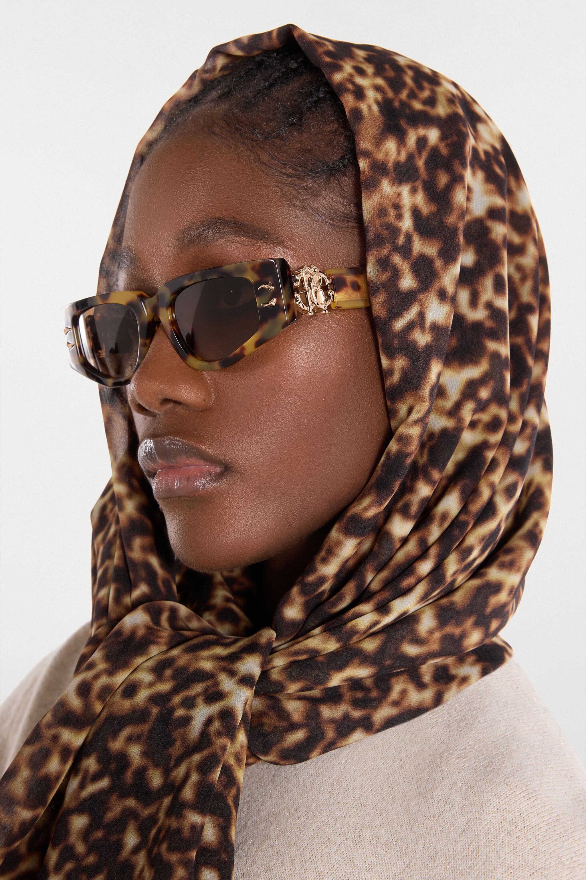 Sunglasses with rectangular front and fangs - 2