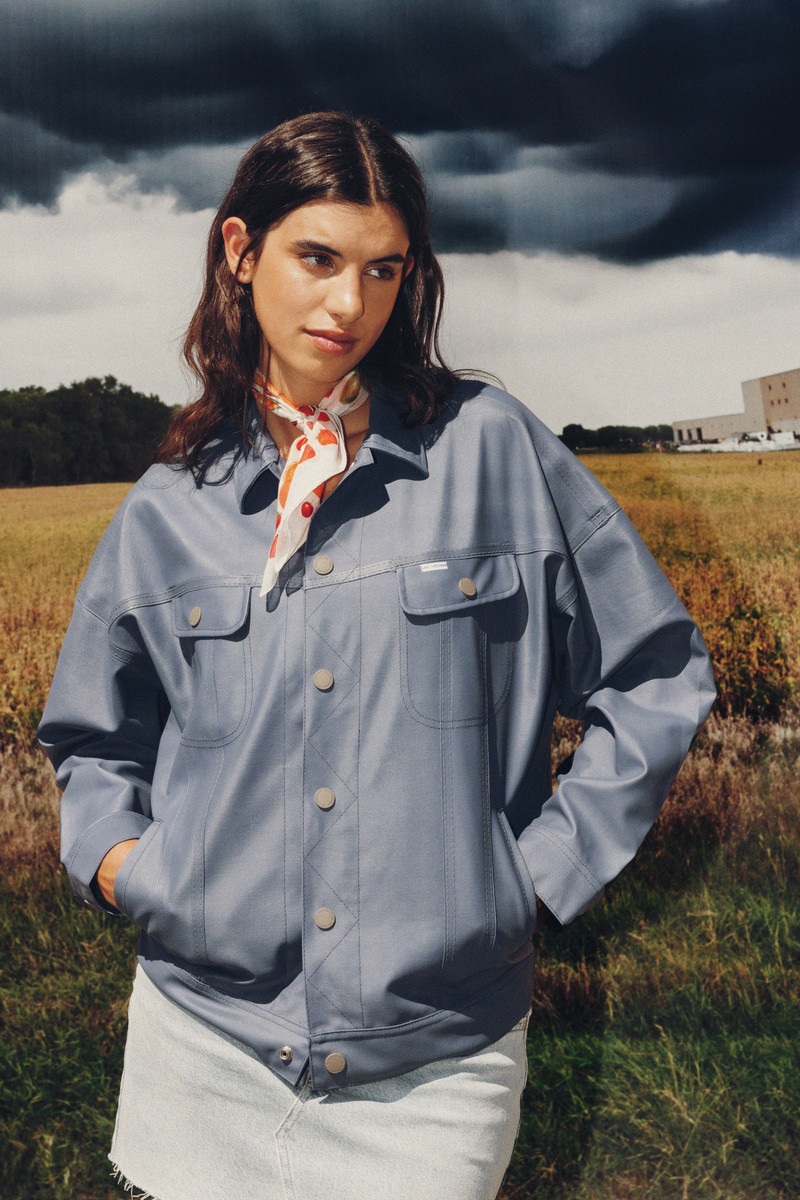 Stutterheim Women’s Lee® x STUTTERHEIM Storm Rider™ Jacket Ash Blue outlook