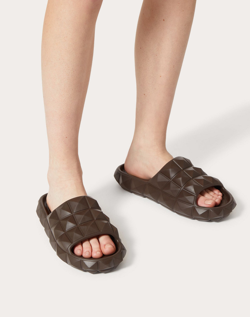 Valentino ROMAN STUD TURTLE SLIDE SANDAL IN RUBBER outlook