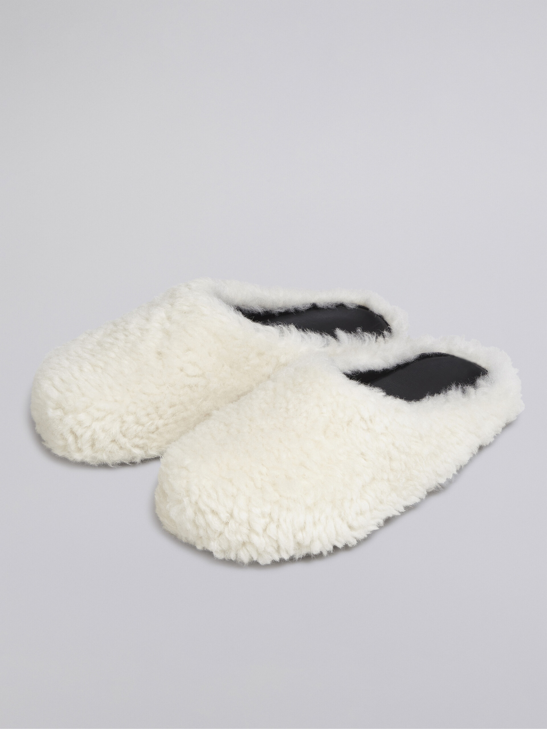 WHITE SHEARLING FUSSBETT SABOT - 5