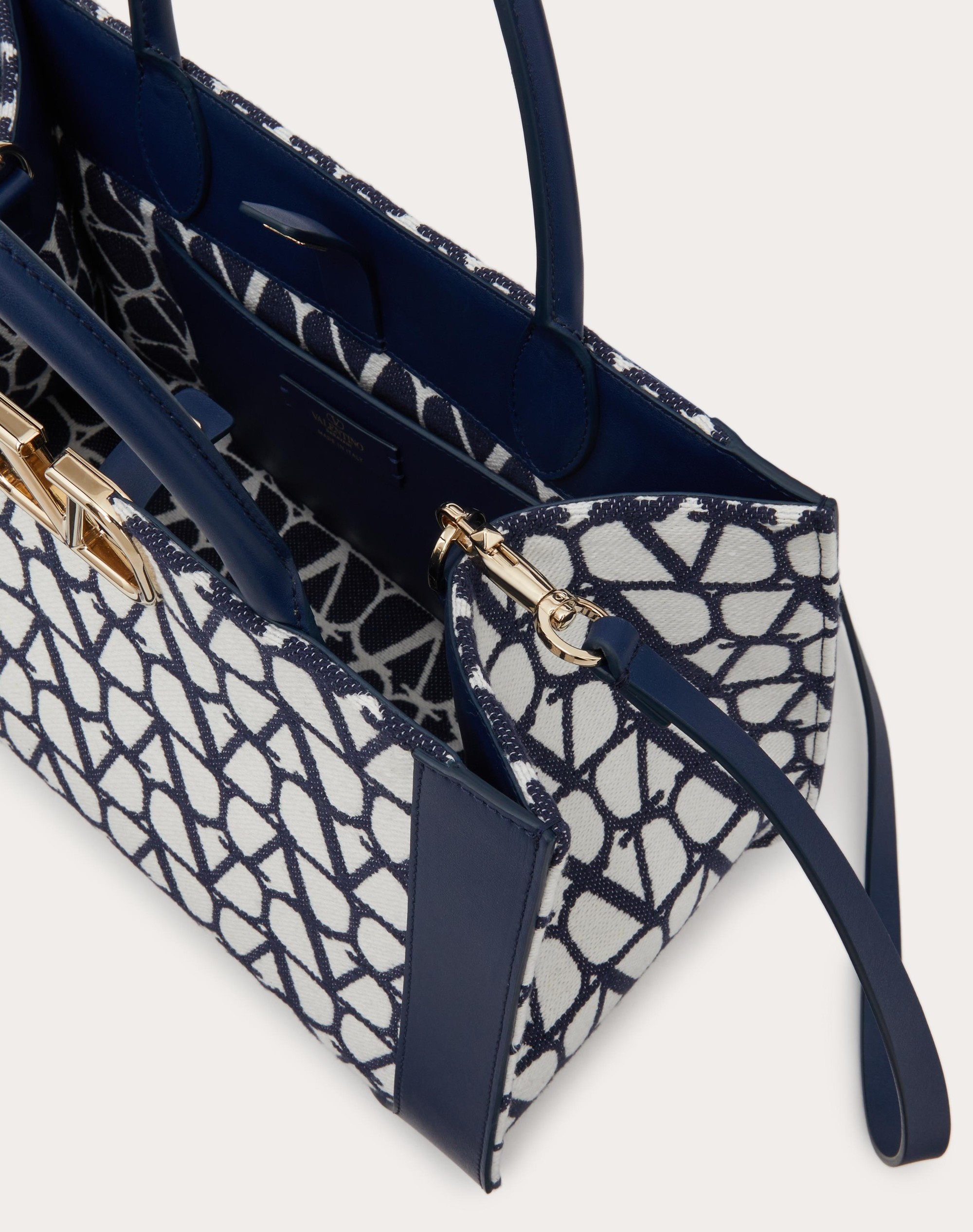 MEDIUM VLOGO SIGNATURE HANDBAG IN COTTON TOILE ICONOGRAPHE - 7