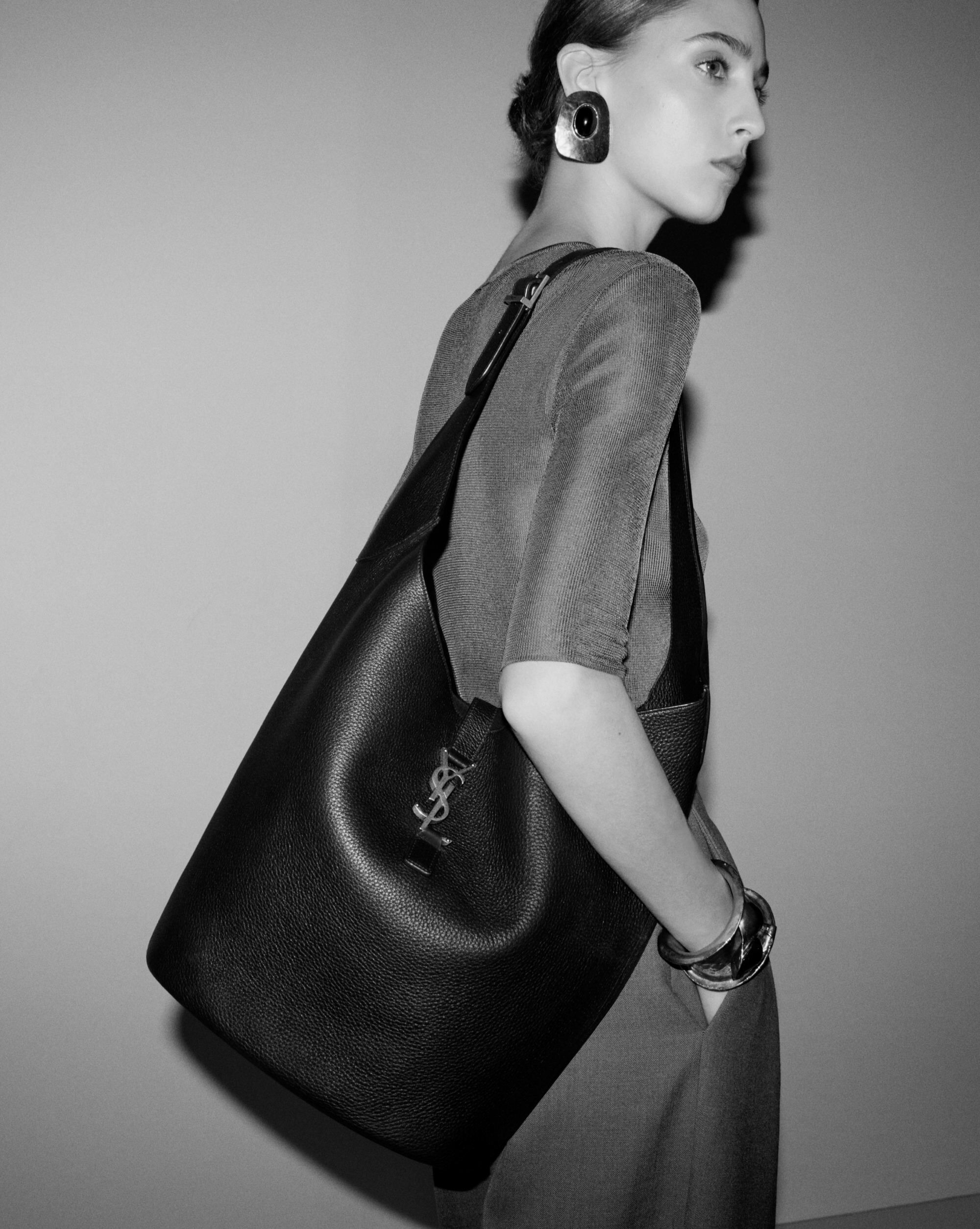 LE 5 À 7 HOBO IN CANVAS AND LEATHER - 2