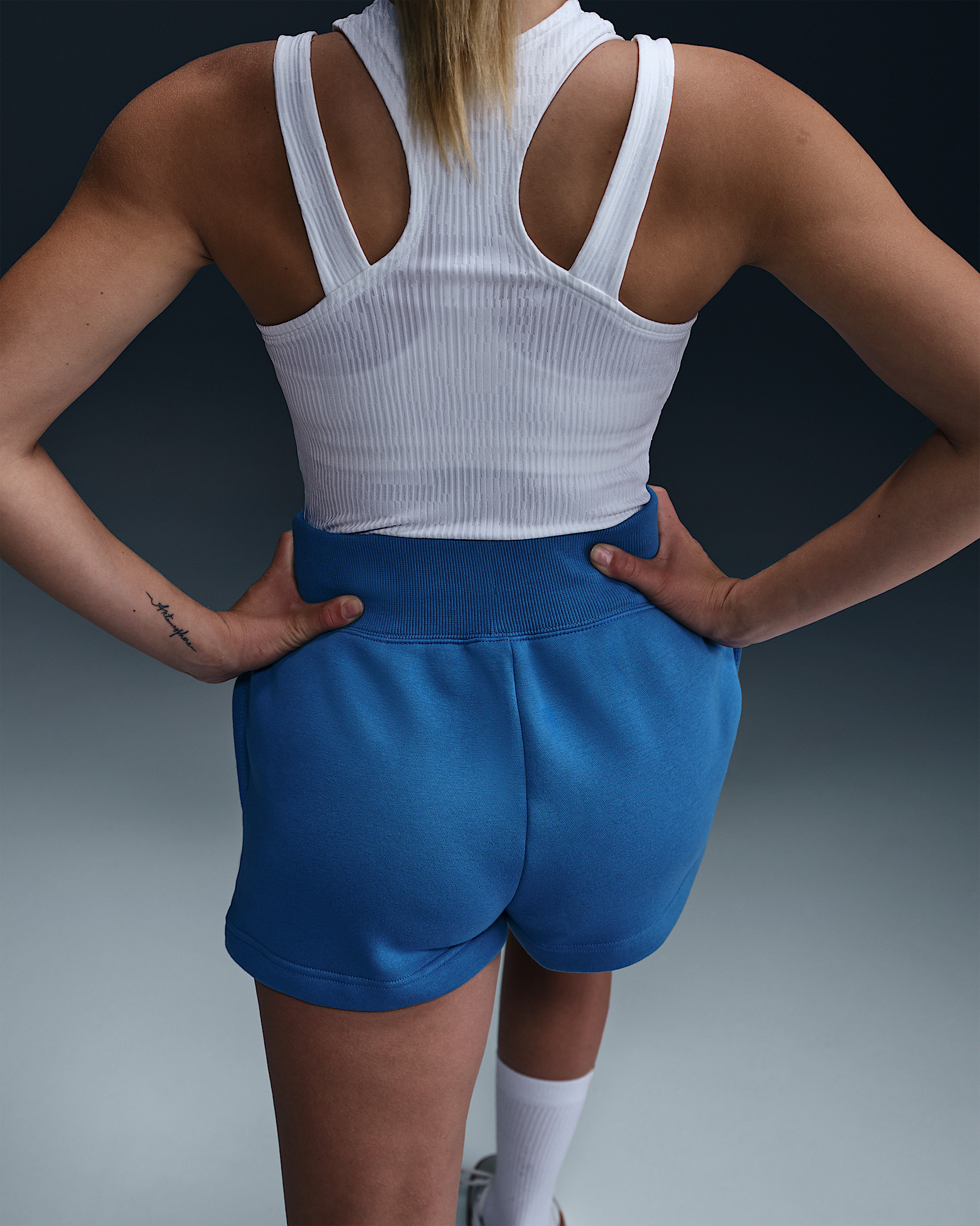 NikeCourt Phoenix Fleece Women's High-Waisted Loose Shorts - 3
