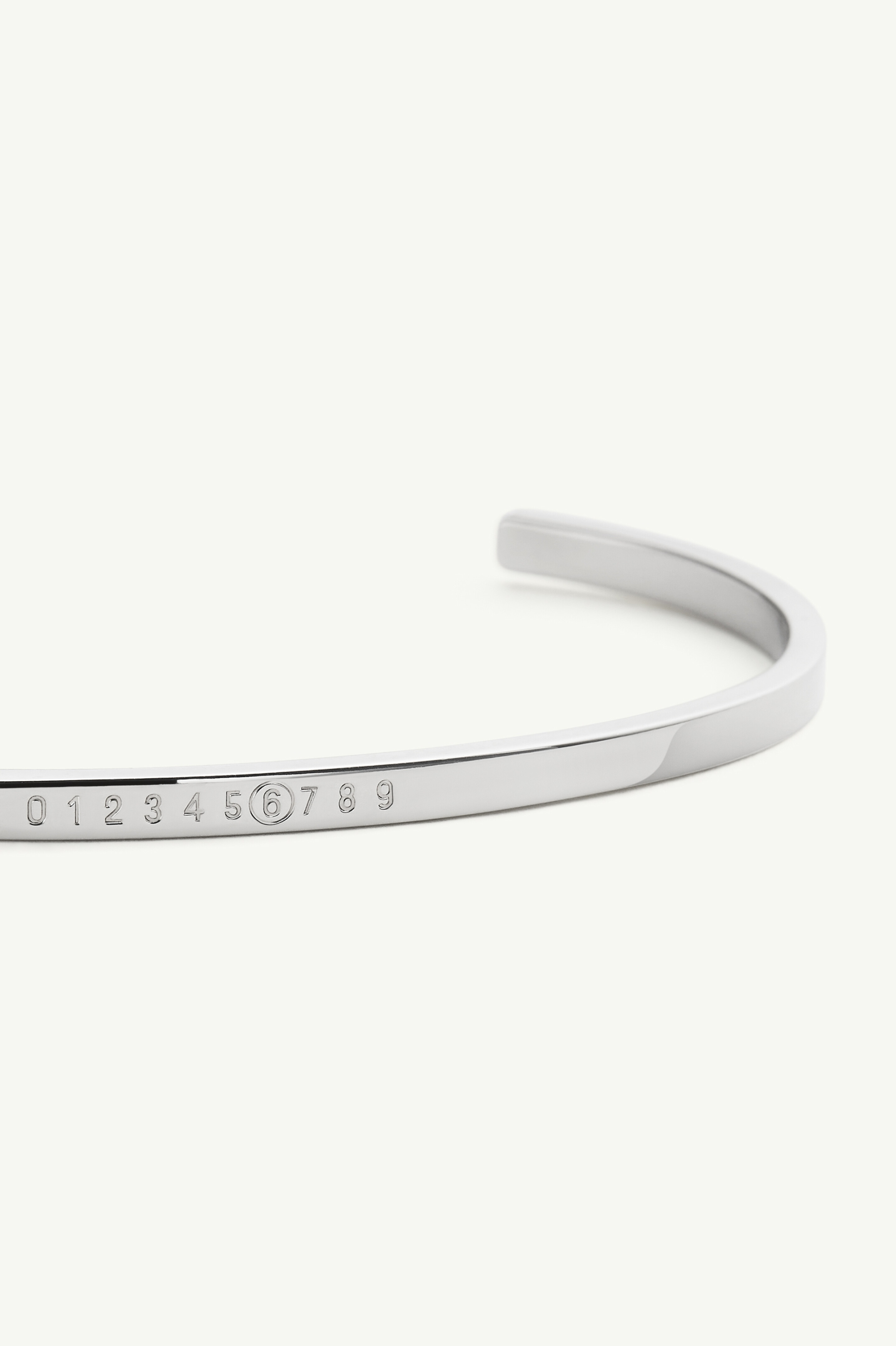 MAISON MARGIELA ブレスレット LOGO MEDIUM-WIDTH CUFF BRACELET Maison Margiela – Logo Cuff Bracelet Silver