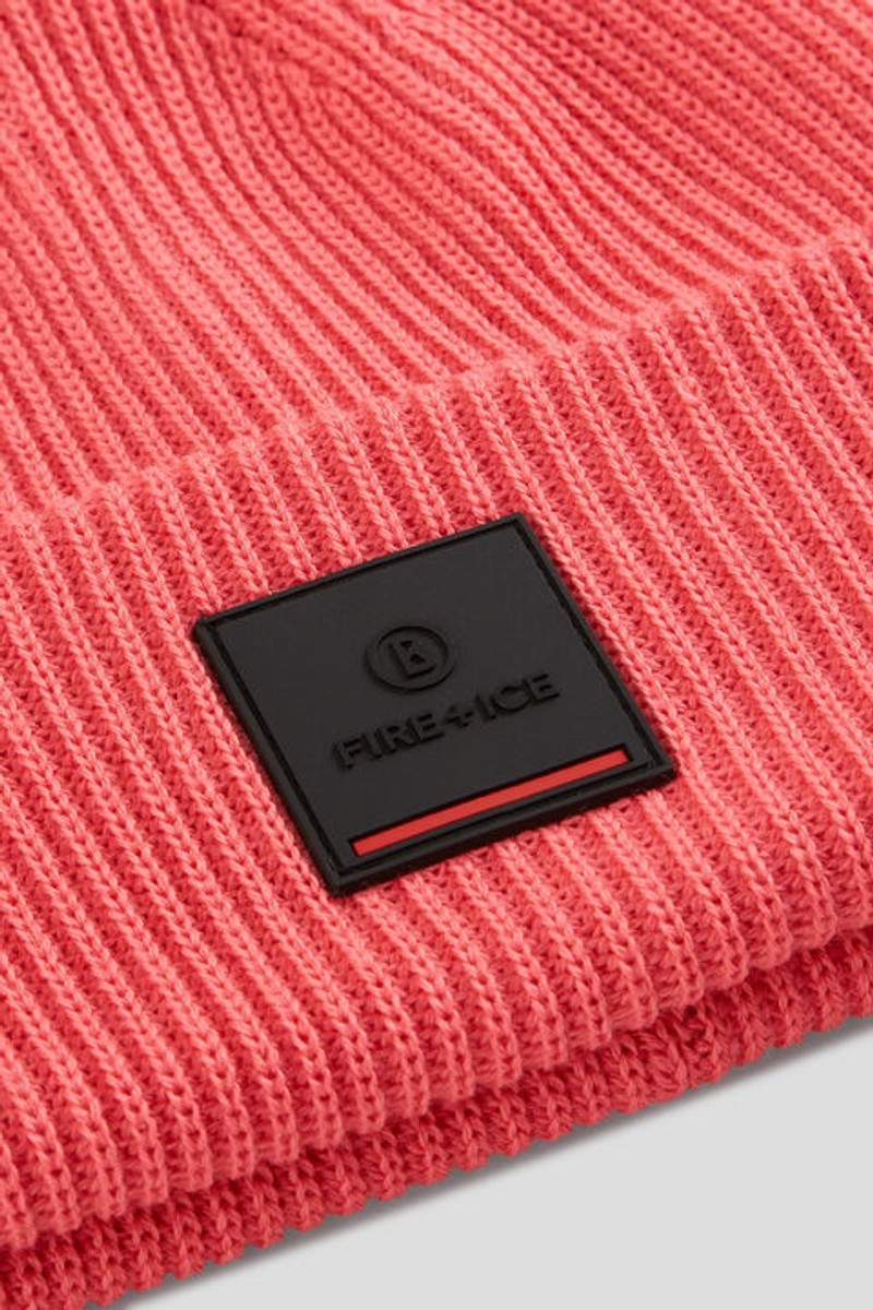 Tarek Knit hat in Neon pink 3