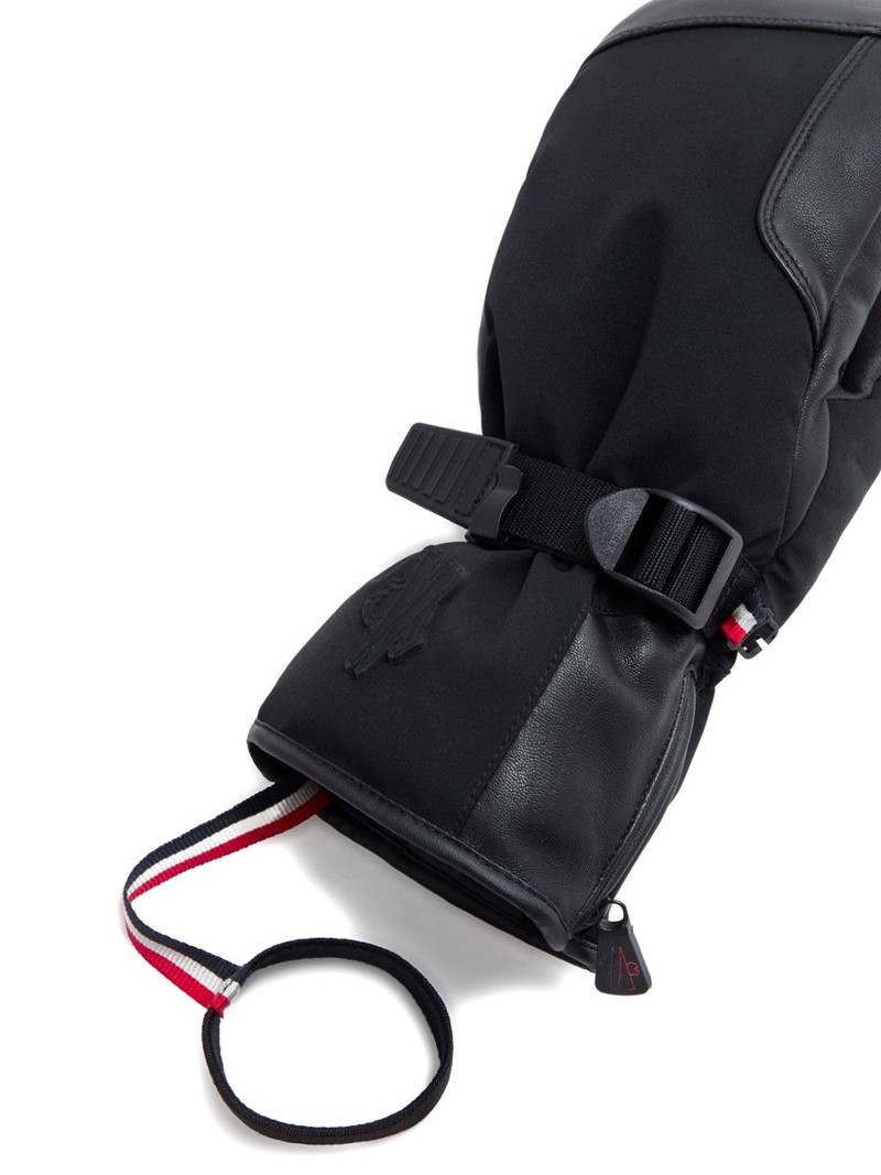Moncler buckle strap gloves outlook