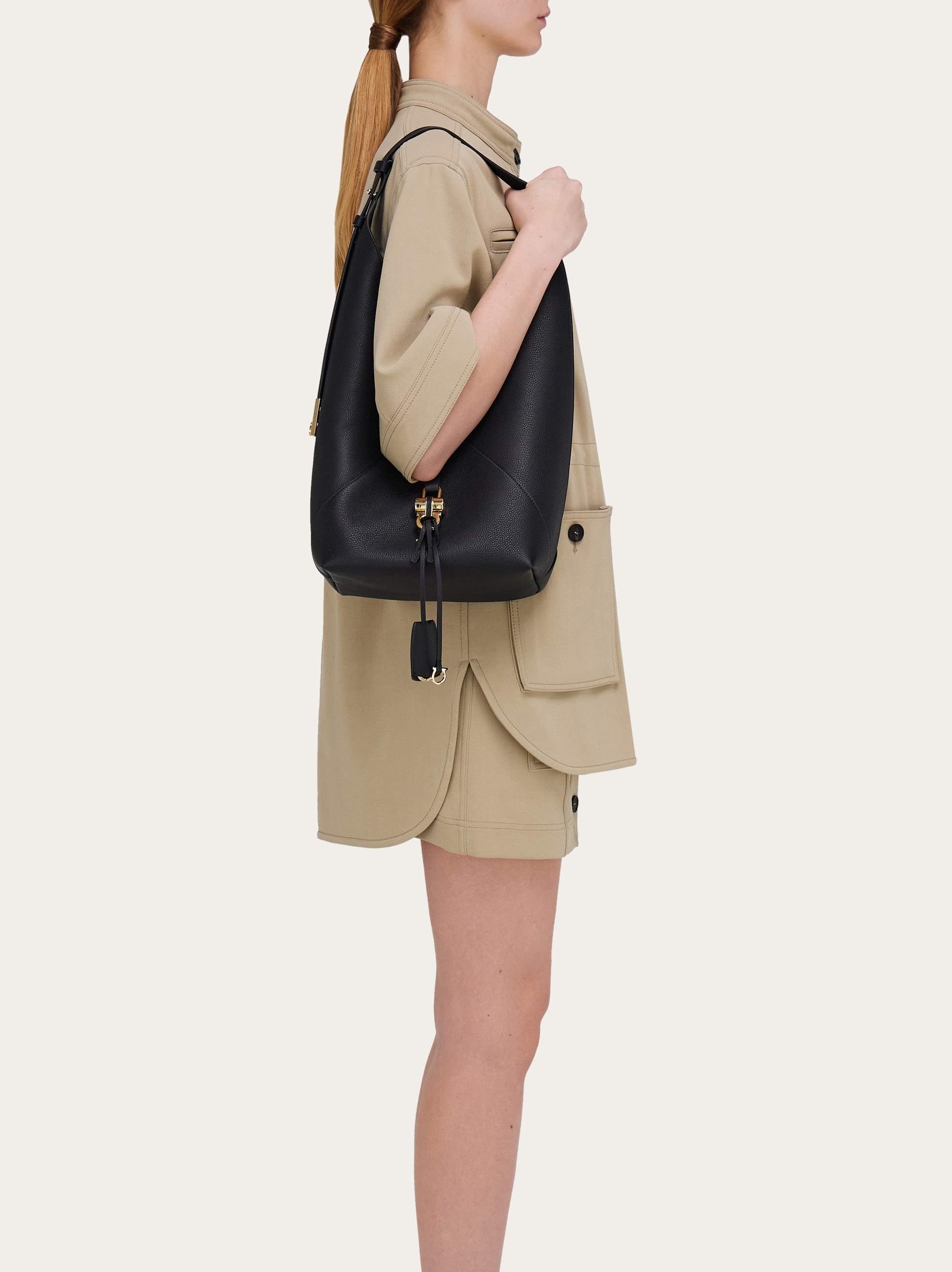 V-shaped hobo bag (M) - 2