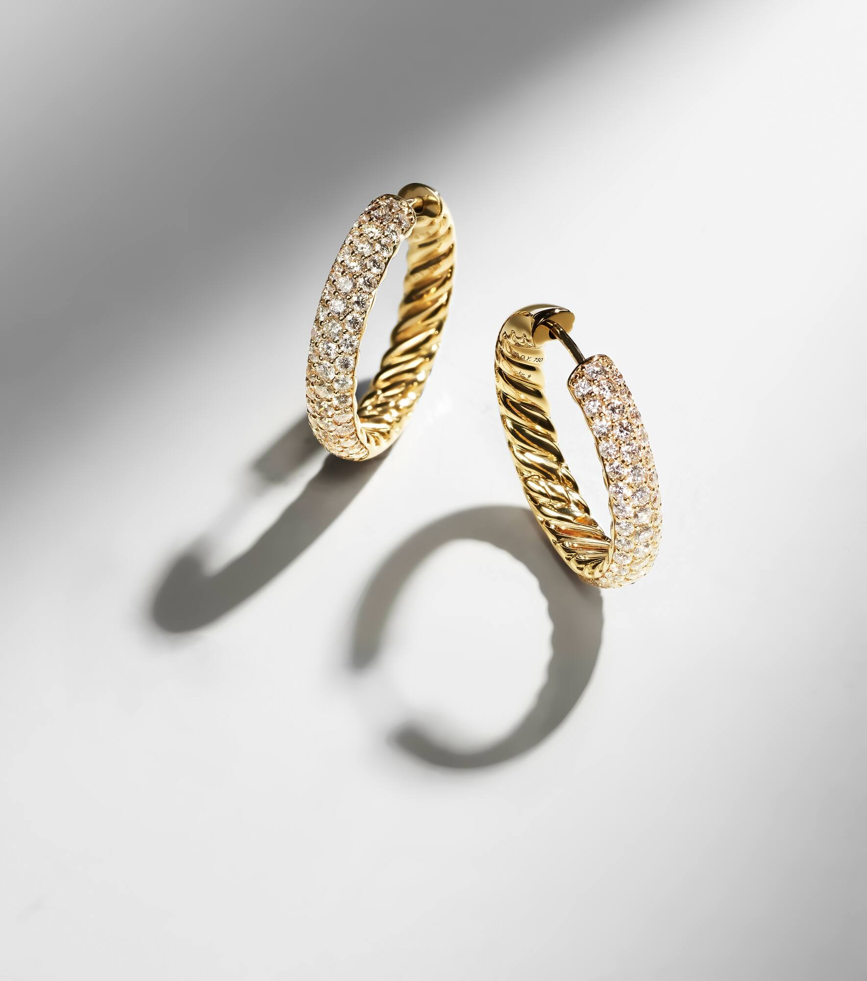 DY Mercer® 18kt gold hoop earrings with diamonds - 5