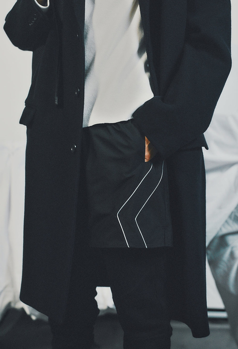 John Elliott PANELED NYLON SHORTS outlook