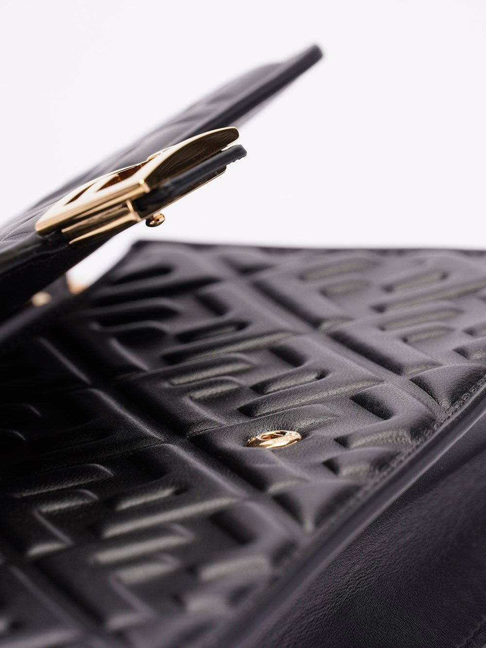 Fendi Women `Baguette` Wallet On Chain - 4