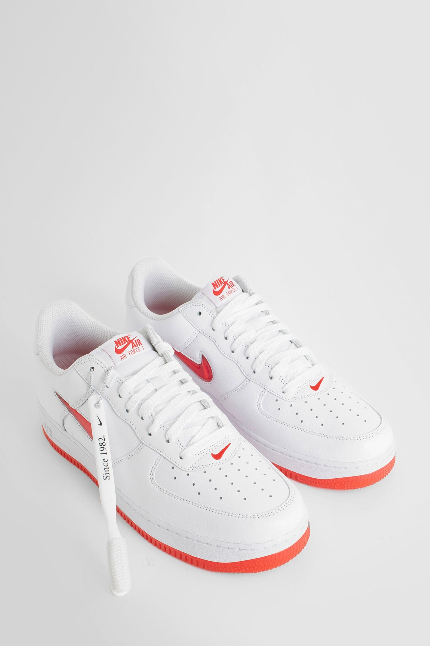 NIKE UNISEX WHITE SNEAKERS - 6