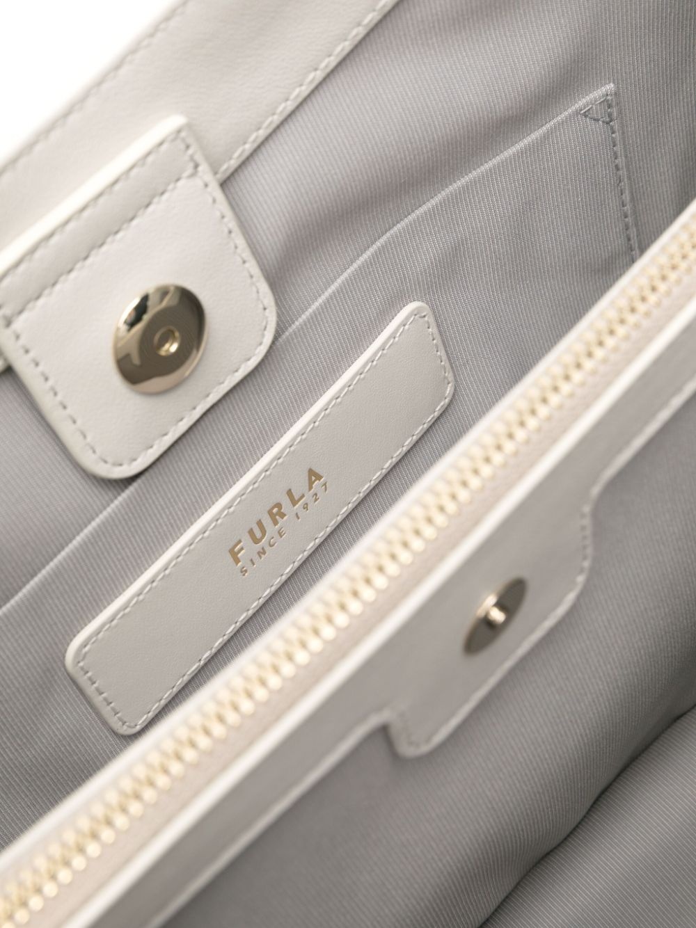 logo-debossed shoulder bag - 5