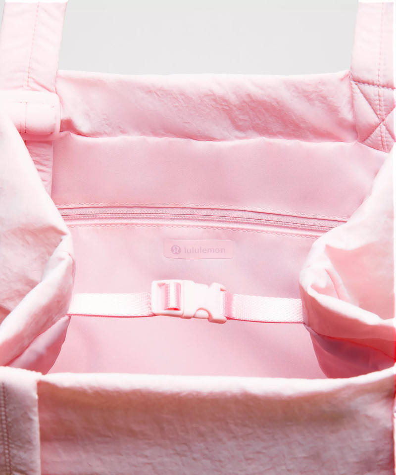 On My Level Carryall Tote Bag 27.5L 4