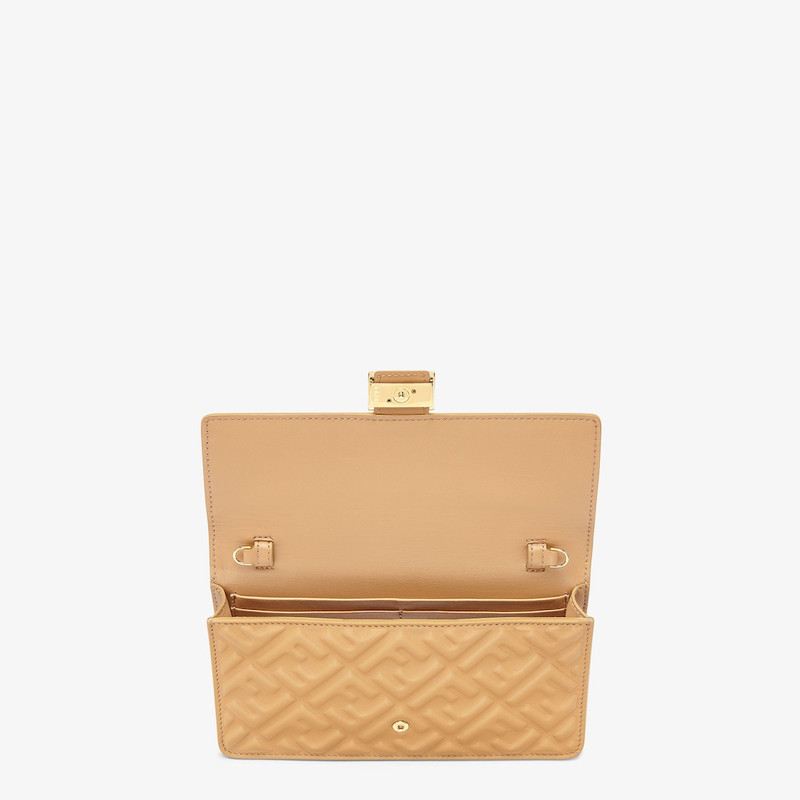 FENDI Wallet On Chain Baguette outlook