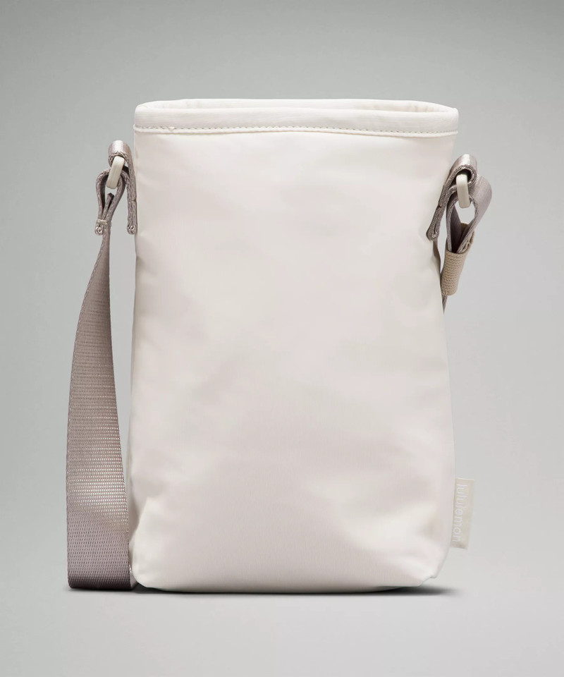 Water Bottle Crossbody with Front Pocket 2L 3