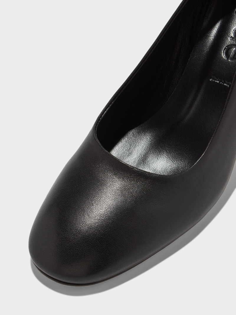 Giotta Round-Toe Pumps 3