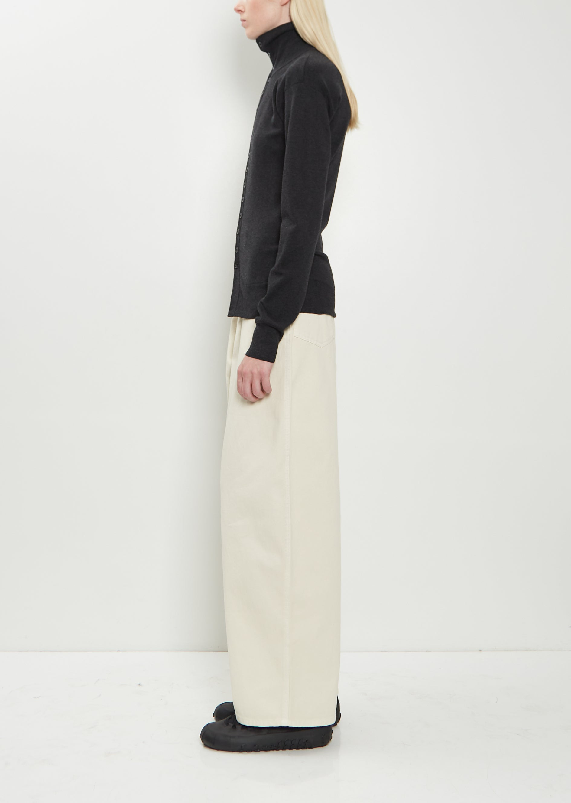 Buttons Fitted Wool Cardigan - 2
