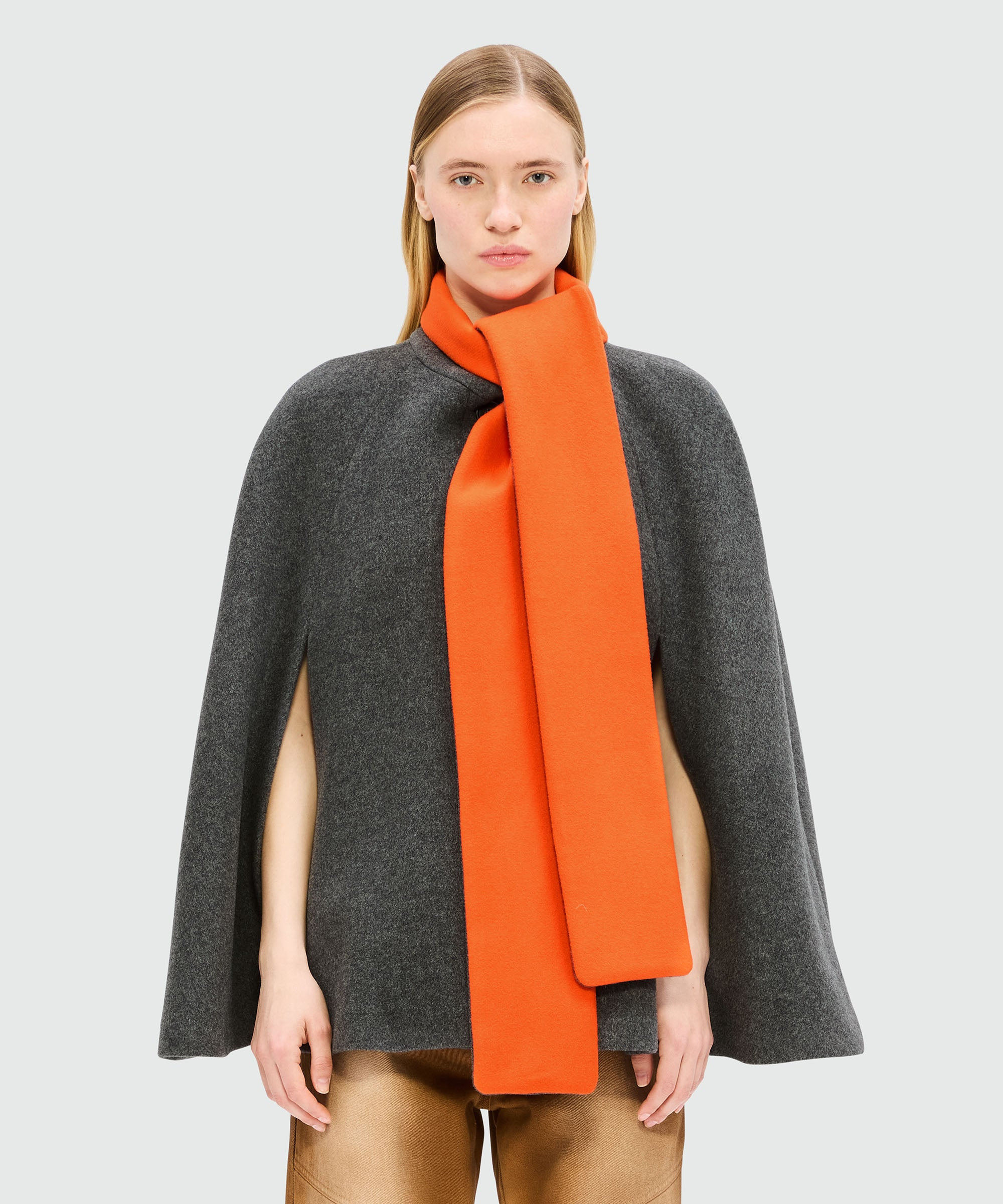 Anthracite wool cape with colorblock detail - 2