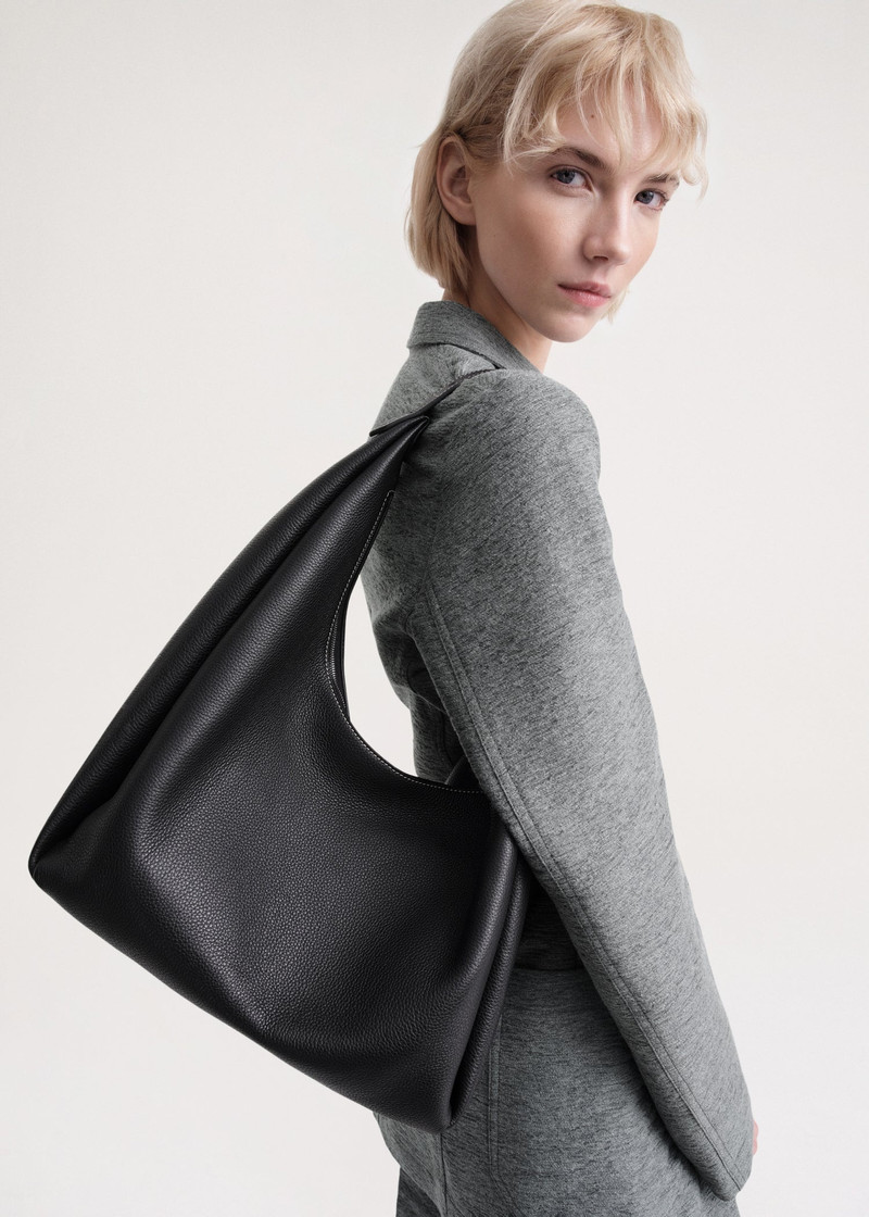 Totême Belt hobo bag black grain outlook