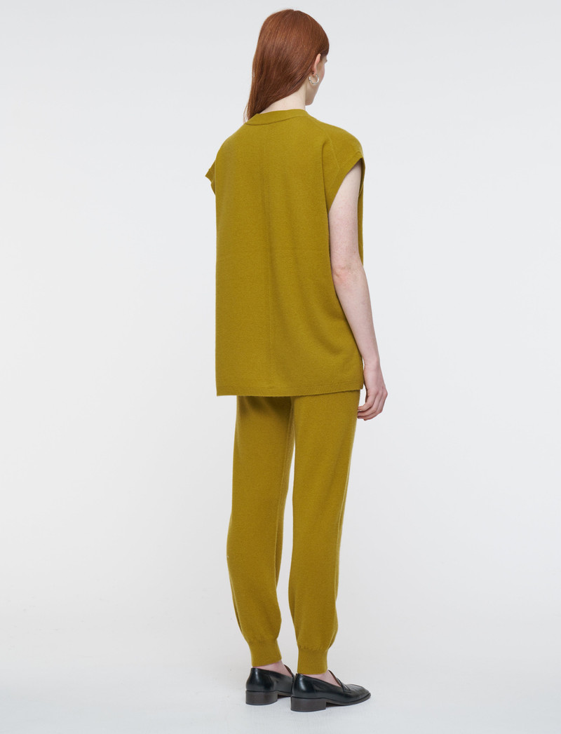 JOSEPH Light Pure Cashmere Vest outlook