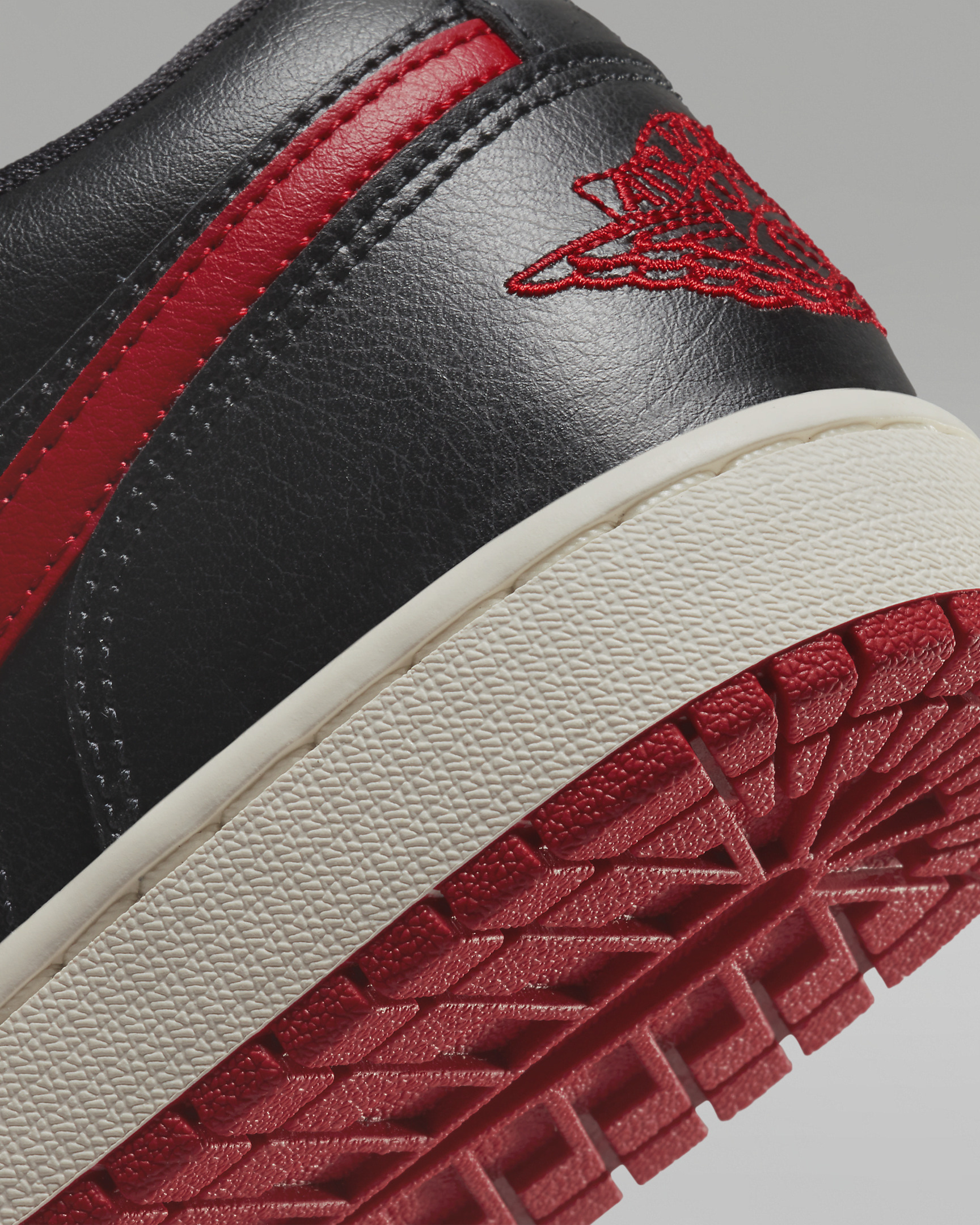 Air Jordan 1 Low Women's Shoes - 8