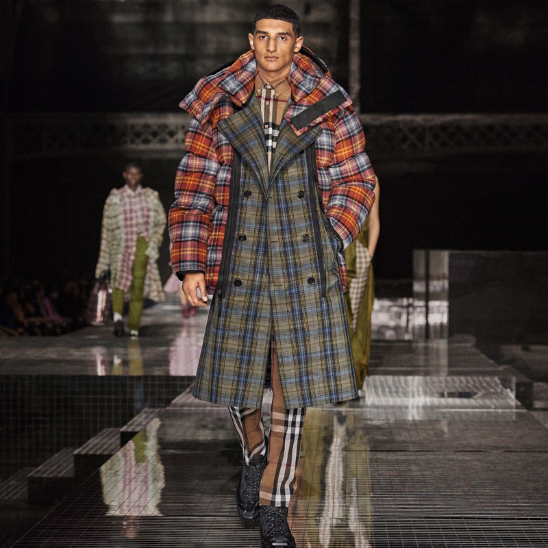 Sleeveless Check Trench Coat With Detachable Puffer 3