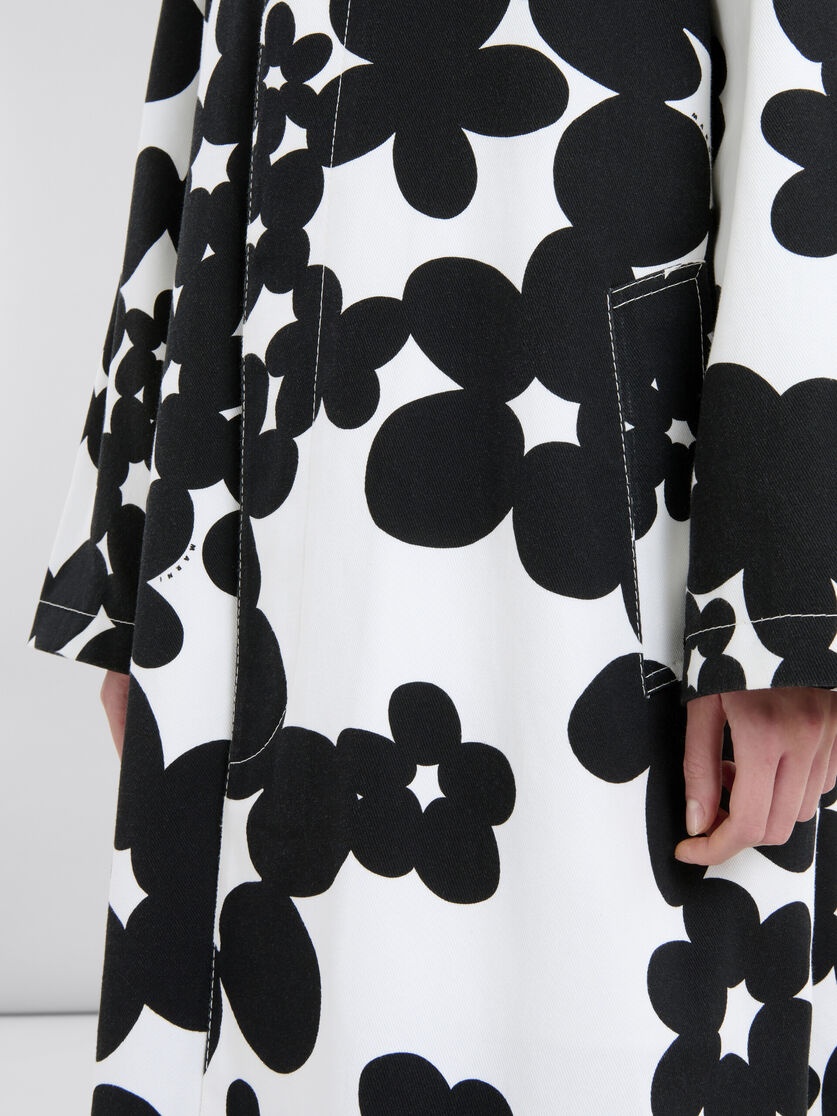 COTTON DUSTER COAT WITH BLACK AND WHITE DILLIES PRINT - 5