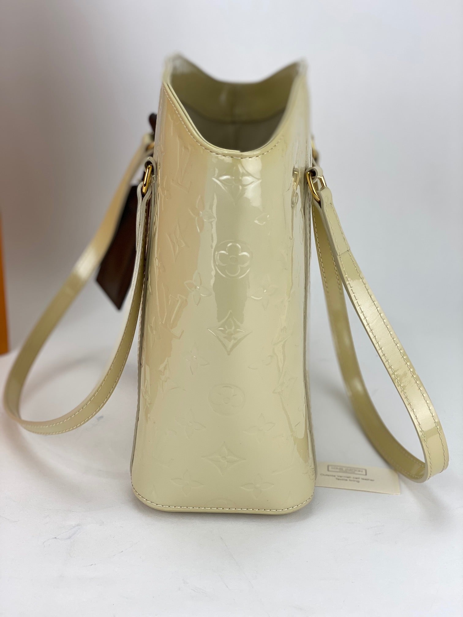 Avalon patent leather handbag Louis Vuitton Beige in Patent