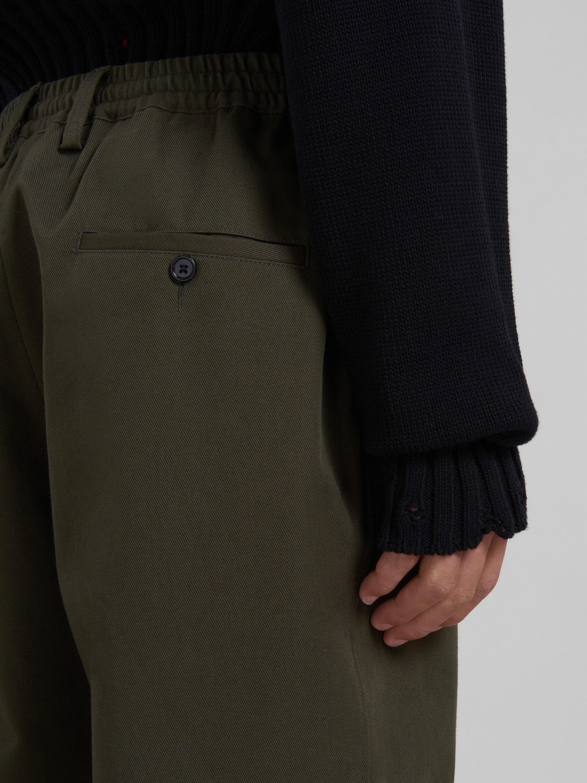 CROPPED TROUSERS IN GREEN GABARDINE - 4