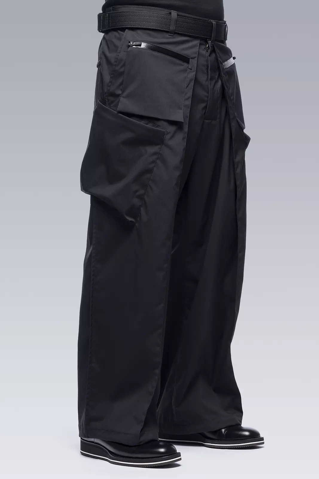 P45A-E Encapsulated Nylon Single Pleat Cargo Trouser Black - 3