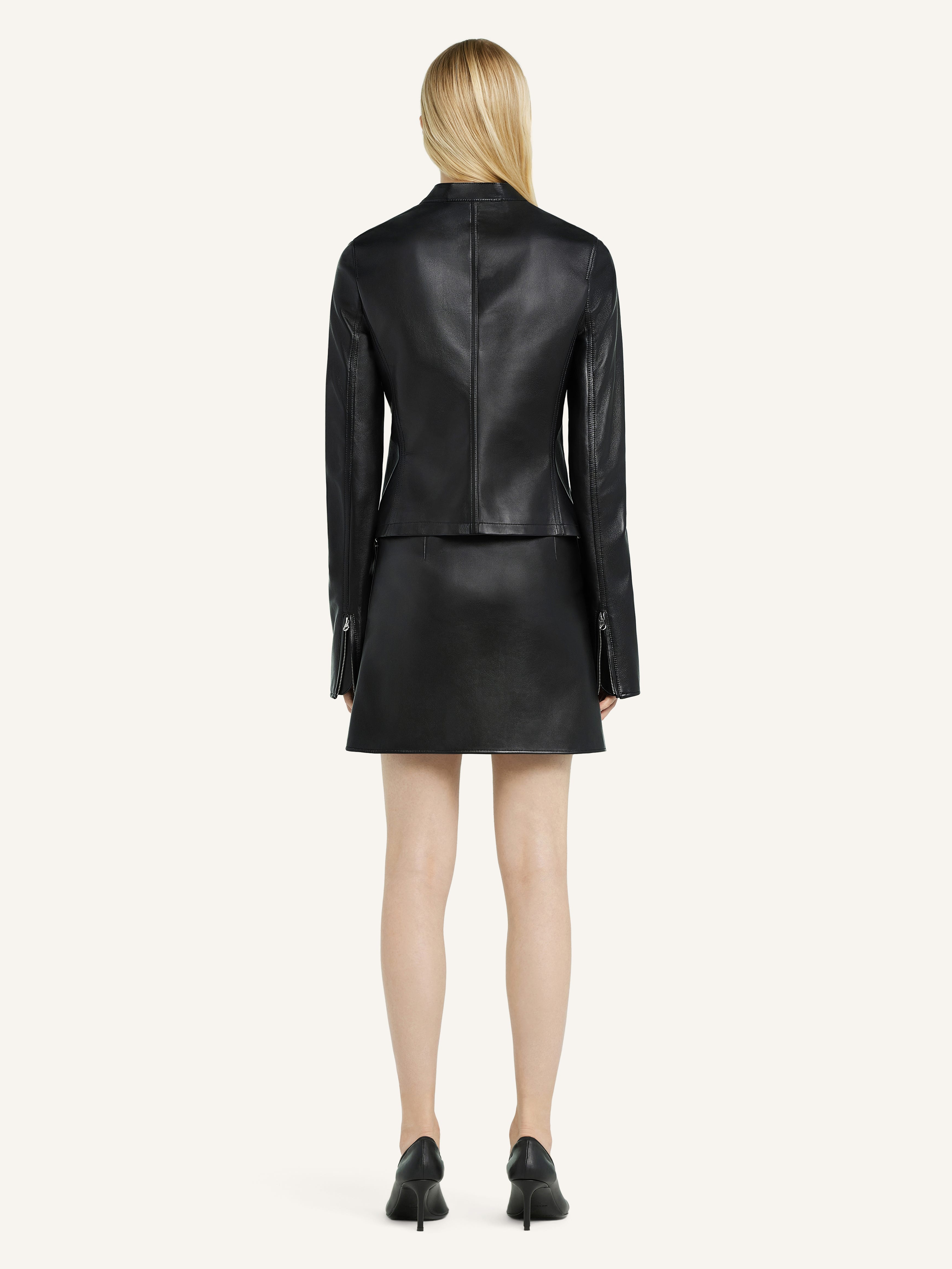 【関税込み】Courreges ブラック Heritage レザー ミュール Courrèges ボーリング レザーミニバッグ | ブラック | FARFETCH JP