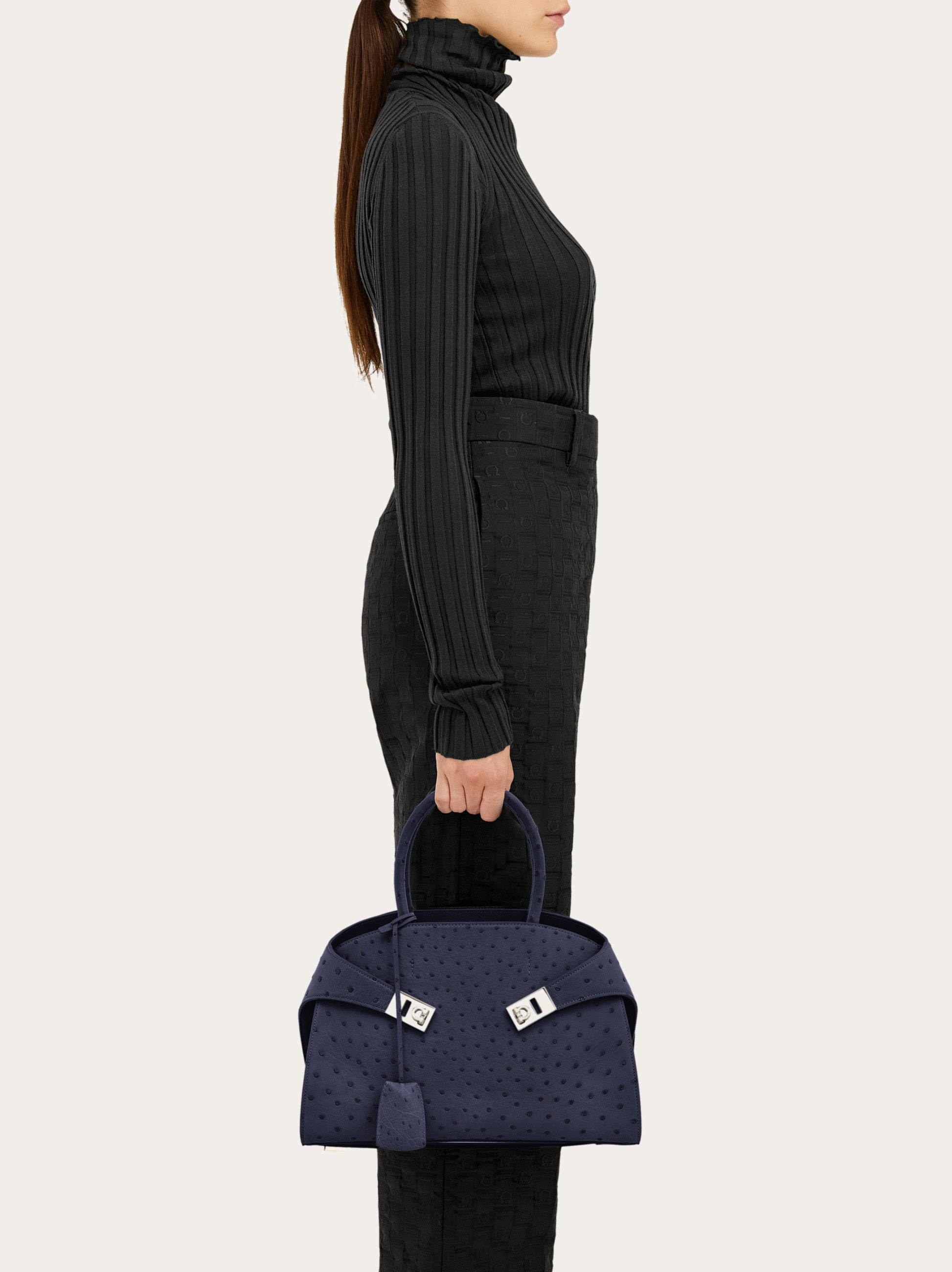 Hug handbag (M) - 2